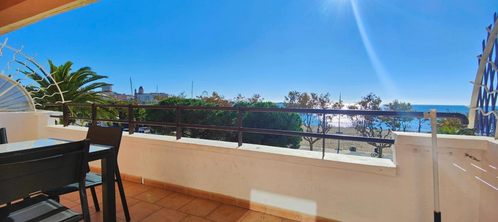 Appartement T2 With Terrace By The Sea *